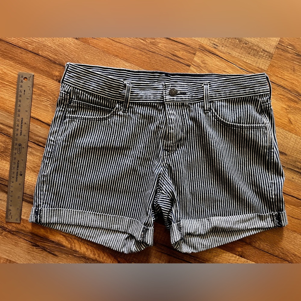 Old Navy Jean shorts size 8